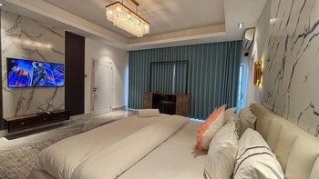 sujimoto residences precious