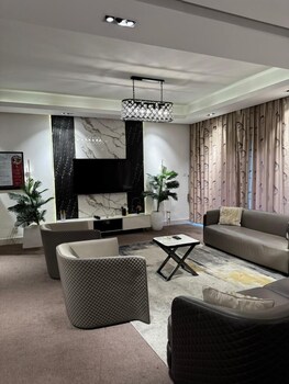 sujimoto residences precious