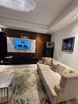 sujimoto residences precious