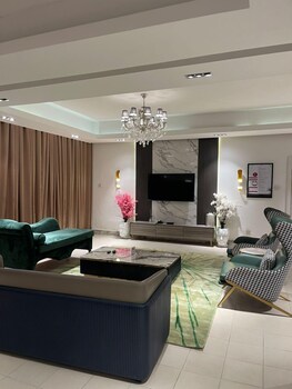 sujimoto residences precious