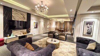 sujimoto residences precious