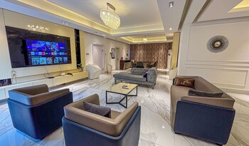 sujimoto residences precious