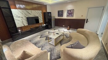 sujimoto residences precious