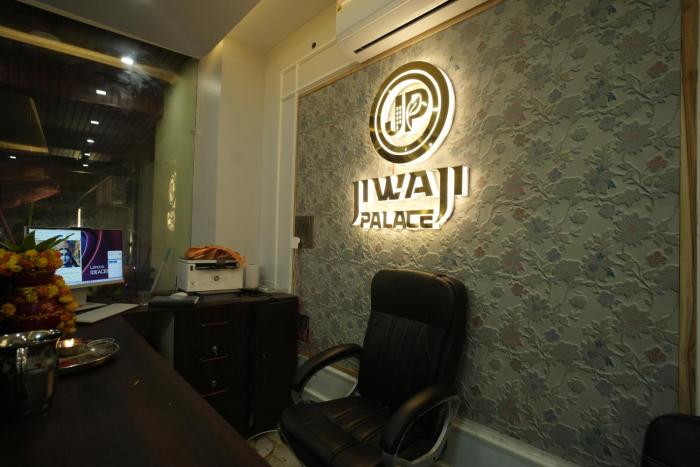 jiwaji palace