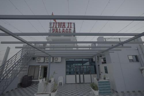 jiwaji palace