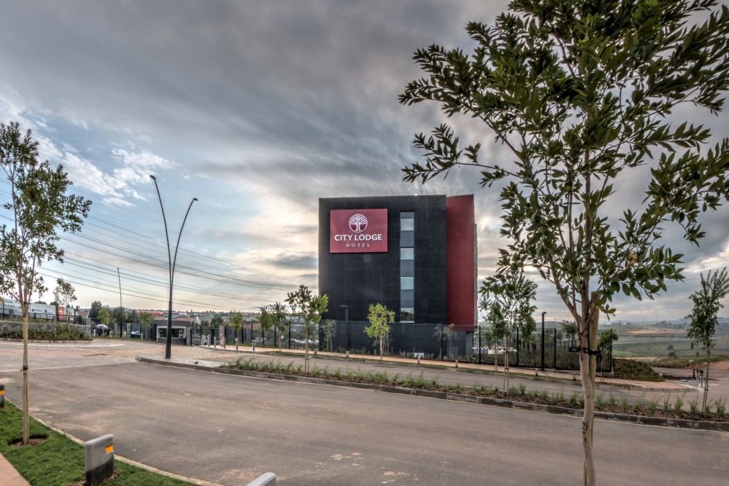 city lodge hotel waterfall city