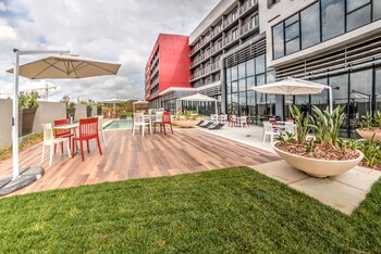 city lodge hotel waterfall city