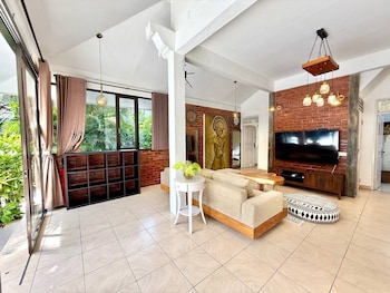 villa white orchid
