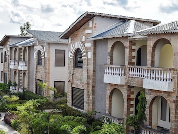 amaris greens resort