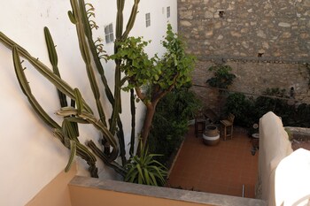 Four Seasons Of Bliss At Sohora Hotel,,0 star