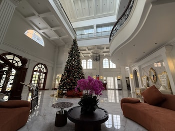 madison crown hotel