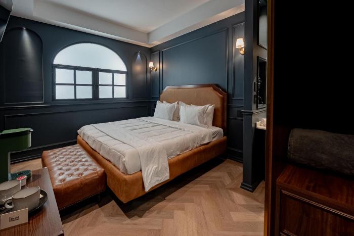 the midnight bloom suite