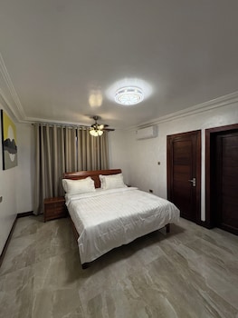 Ridgeway Apartments,,2 star