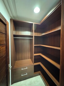 Ridgeway Apartments,,2 star