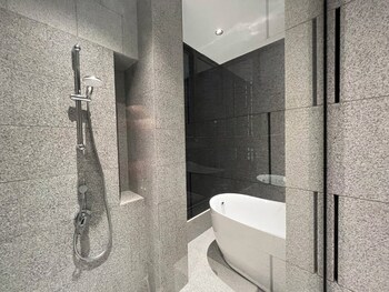 scarletz suites klcc by llp