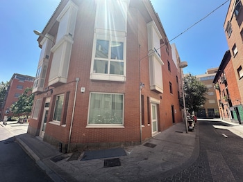 Apartamentos Avenida America,,2 star