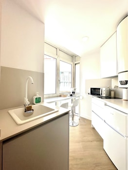 Apartamentos Avenida America,,2 star