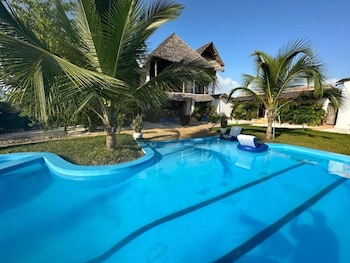 Hoom Zanzibar,,3 star