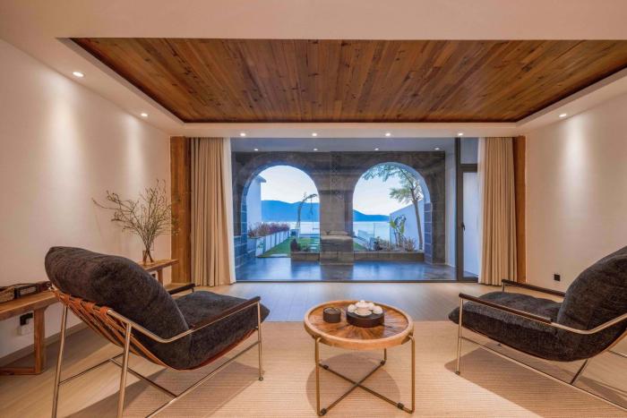 dali sky and erhai sea view holiday inn