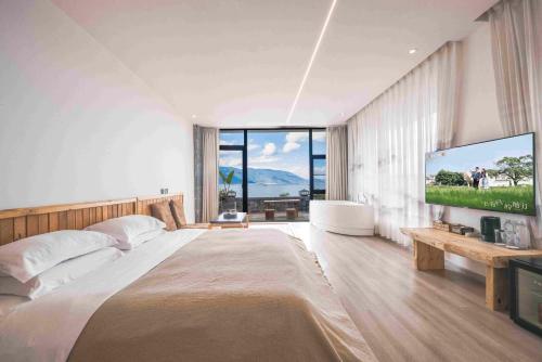 dali sky and erhai sea view holiday inn