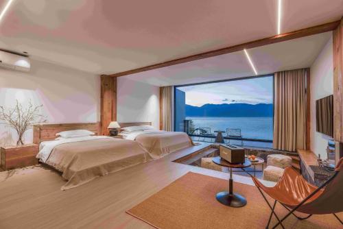 dali sky and erhai sea view holiday inn