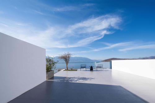 dali sky and erhai sea view holiday inn