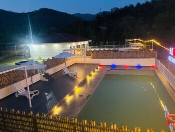 Home Town Resort,,3 star