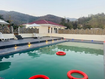 Home Town Resort,,3 star