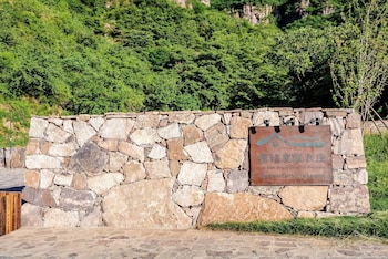 country retreats henan linzhou shibanyan