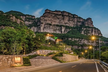 country retreats henan linzhou shibanyan