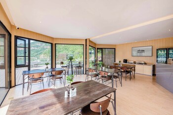 Country Retreats Henan Linzhou Shibanyan,,3 star