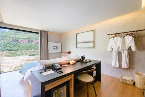country retreats henan linzhou shibanyan