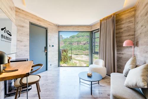 country retreats henan linzhou shibanyan