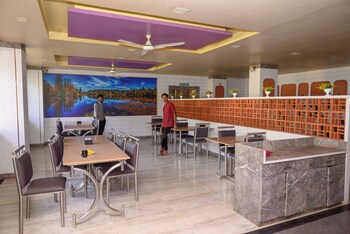 hotel srushti regency