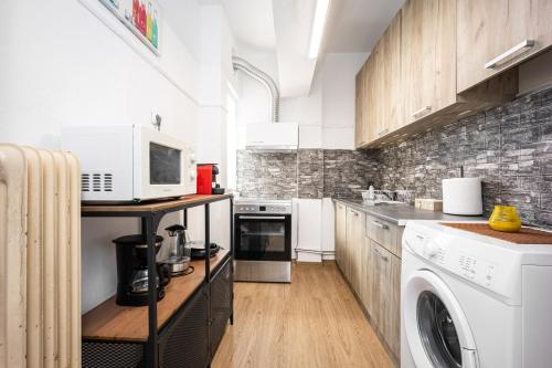 sunny 3bd flat acropolis view