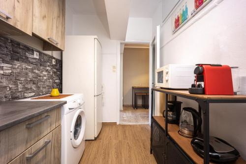 sunny 3bd flat acropolis view