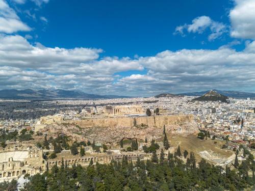 sunny 3bd flat acropolis view