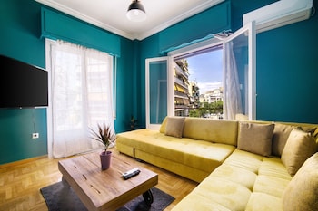 sunny 2 bedroom cozy apartment view of parthenon