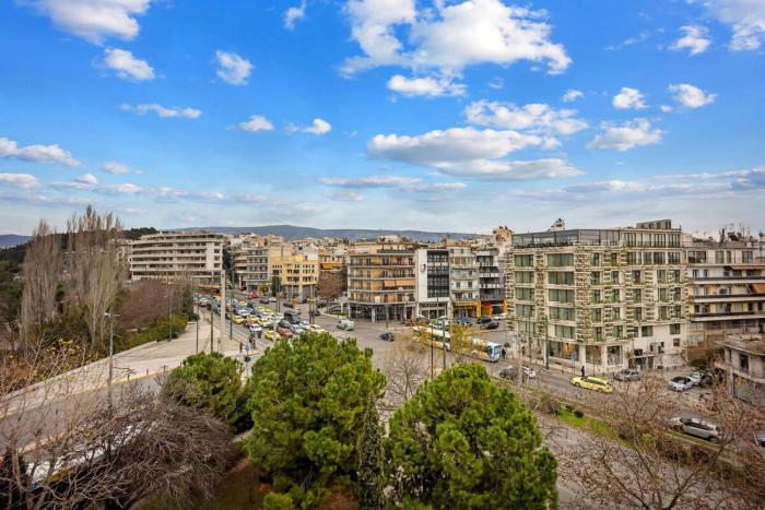sunny cozy 3bd apt just a min away to acropolis