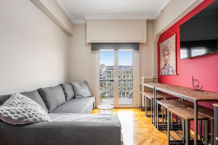 sunny cozy 3bd apt just a min away to acropolis