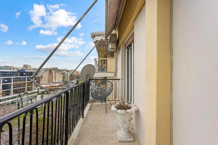 sunny cozy 3bd apt just a min away to acropolis