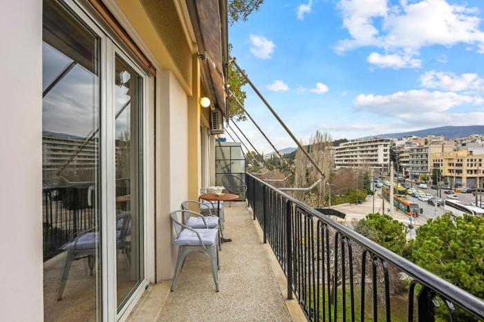 sunny cozy 3bd apt just a min away to acropolis