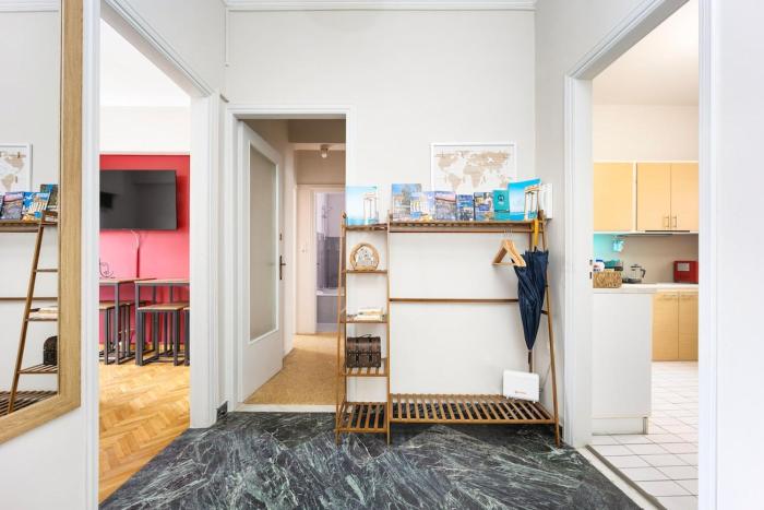 sunny cozy 3bd apt just a min away to acropolis
