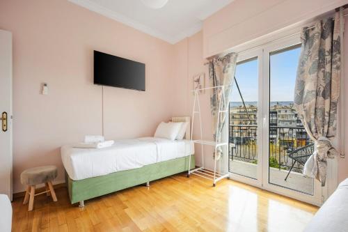sunny cozy 3bd apt just a min away to acropolis