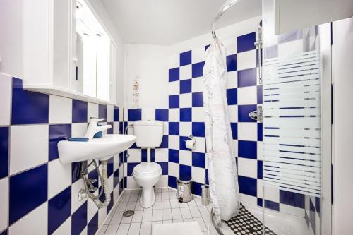 sunny cozy 3bd apt just a min away to acropolis