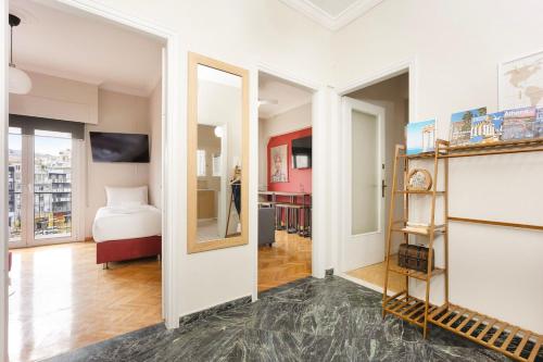 sunny cozy 3bd apt just a min away to acropolis