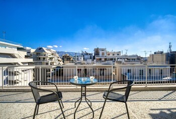 sunny penthouse in koukaki next to acropolis