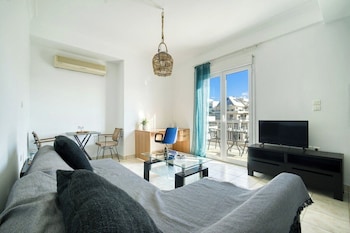 sunny penthouse in koukaki next to acropolis