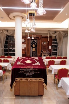 aristocrat hotel