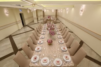 aristocrat hotel